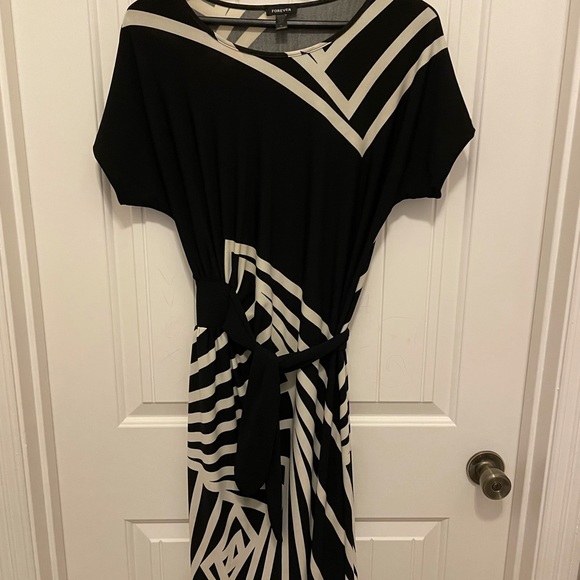 Dress - Picture 3 of 4